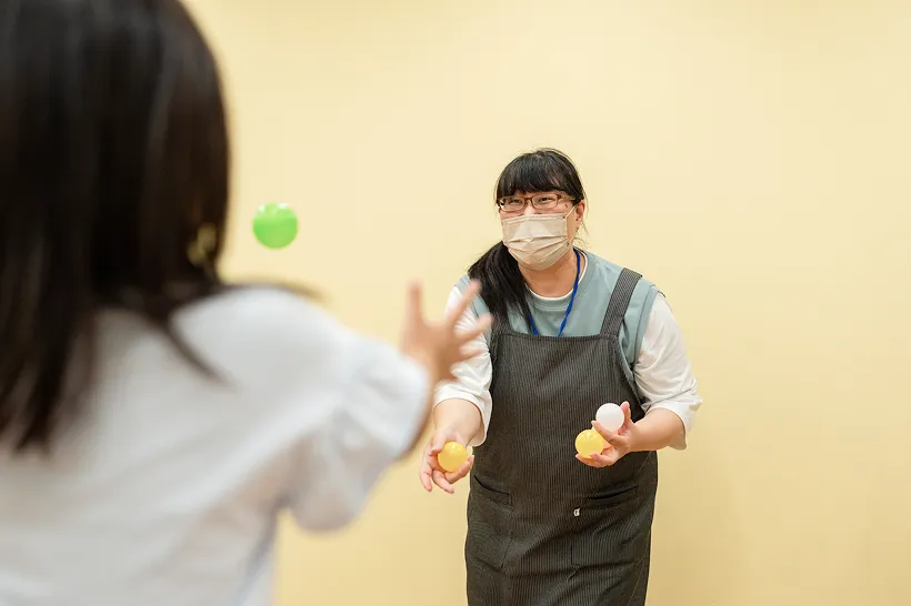 遊んでいるこどもの様子